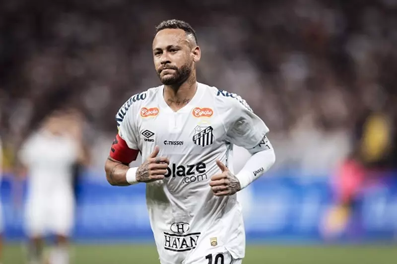 قبل مواجهة الأهلي: باتشوكا يستعد للتعاقد مع نيمار في كأس العالم للأندية