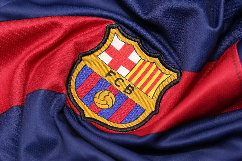 عقوبات جديدة: الاتحاد الأوروبي يفرض penalties على تشيلسي وبرشلونة بسبب انتهاكات قواعد اللعب المالي النظيف